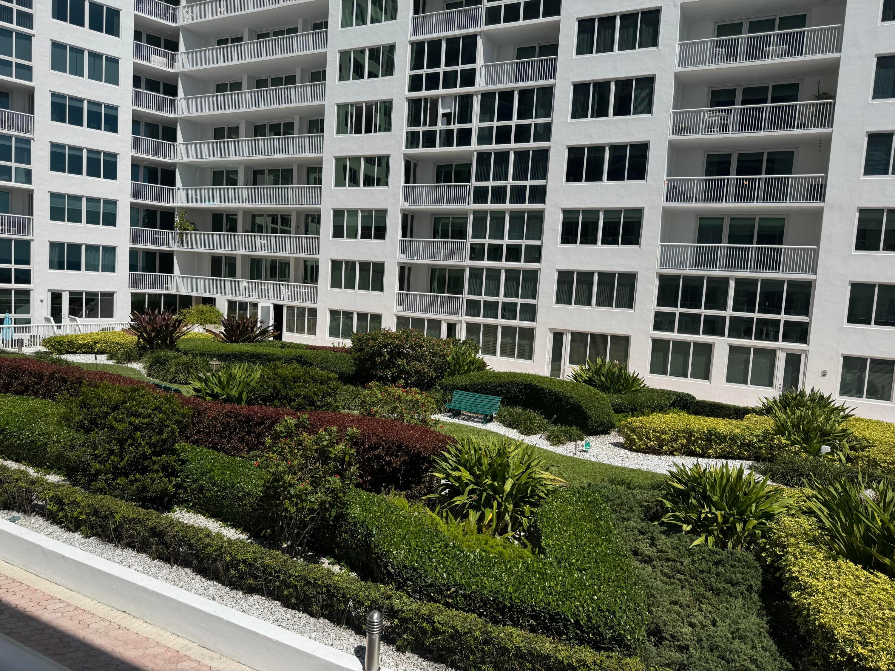5401 Collins Avenue Apt 144, Miami Beach, FL 33140 — photo 37 of 45