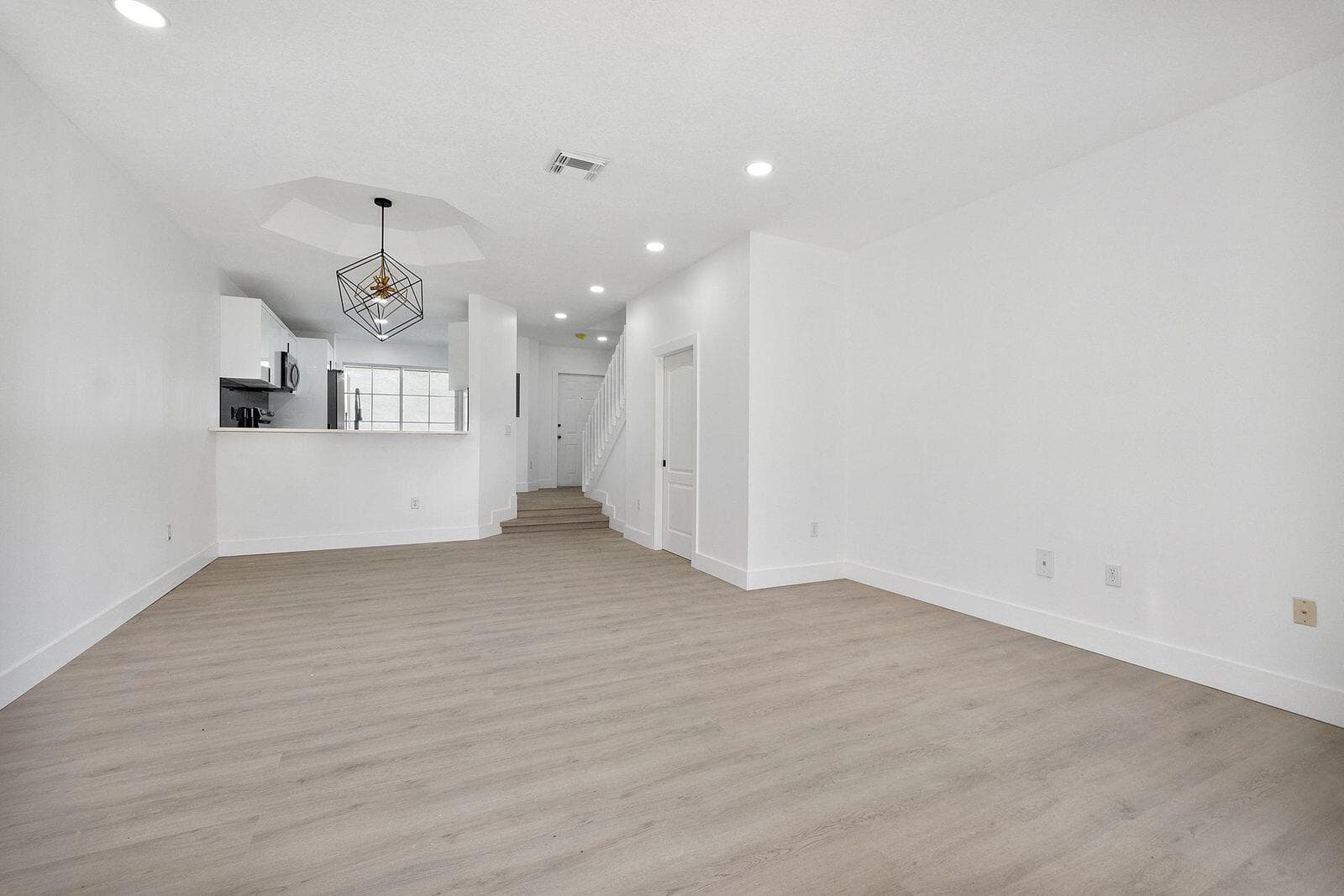 8300 NW 10th Street, Miami, FL 33126 — photo 9 of 11