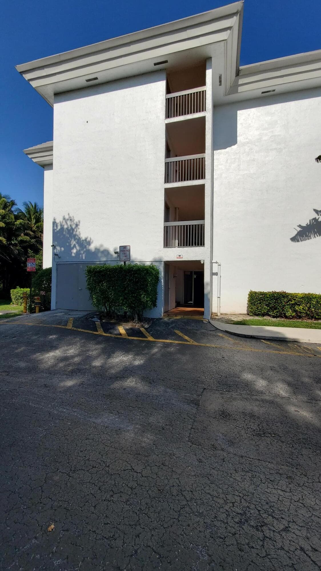 721 N Pine Island Road 103, Plantation, FL 33324 — photo 2 of 54