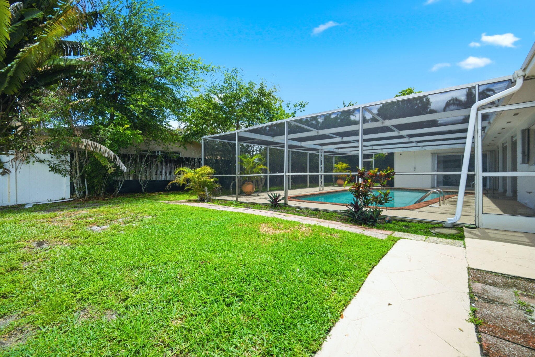 321 E Chaminade Drive, Hollywood, FL 33021 — photo 14 of 46