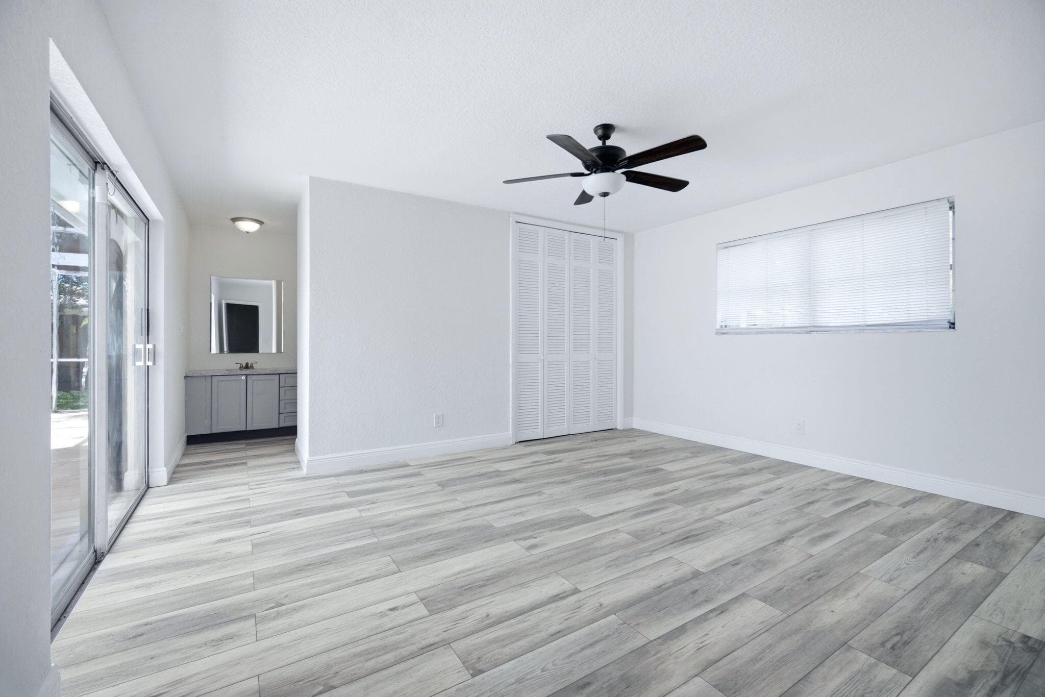 321 E Chaminade Drive, Hollywood, FL 33021 — photo 17 of 46