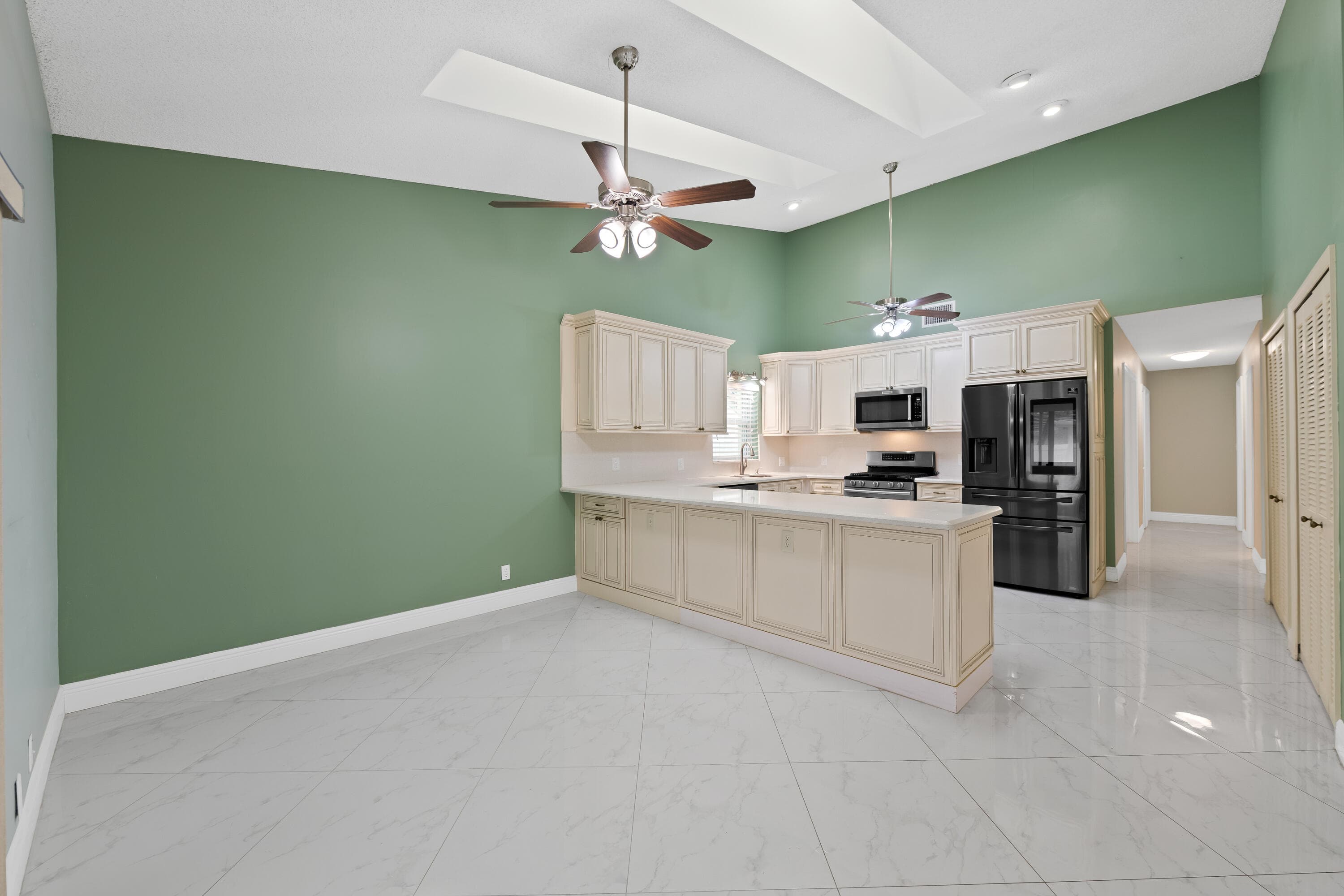 281 N Country Club Boulevard, Boca Raton, FL 33487 — photo 5 of 31
