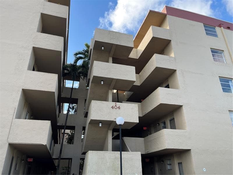 404 NW 68th Avenue 316, Plantation, FL 33317 — photo 10 of 15