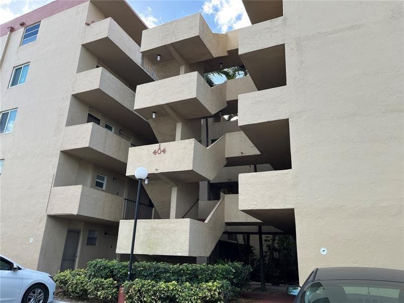 404 NW 68th Avenue 316, Plantation, FL 33317 — photo 12 of 15
