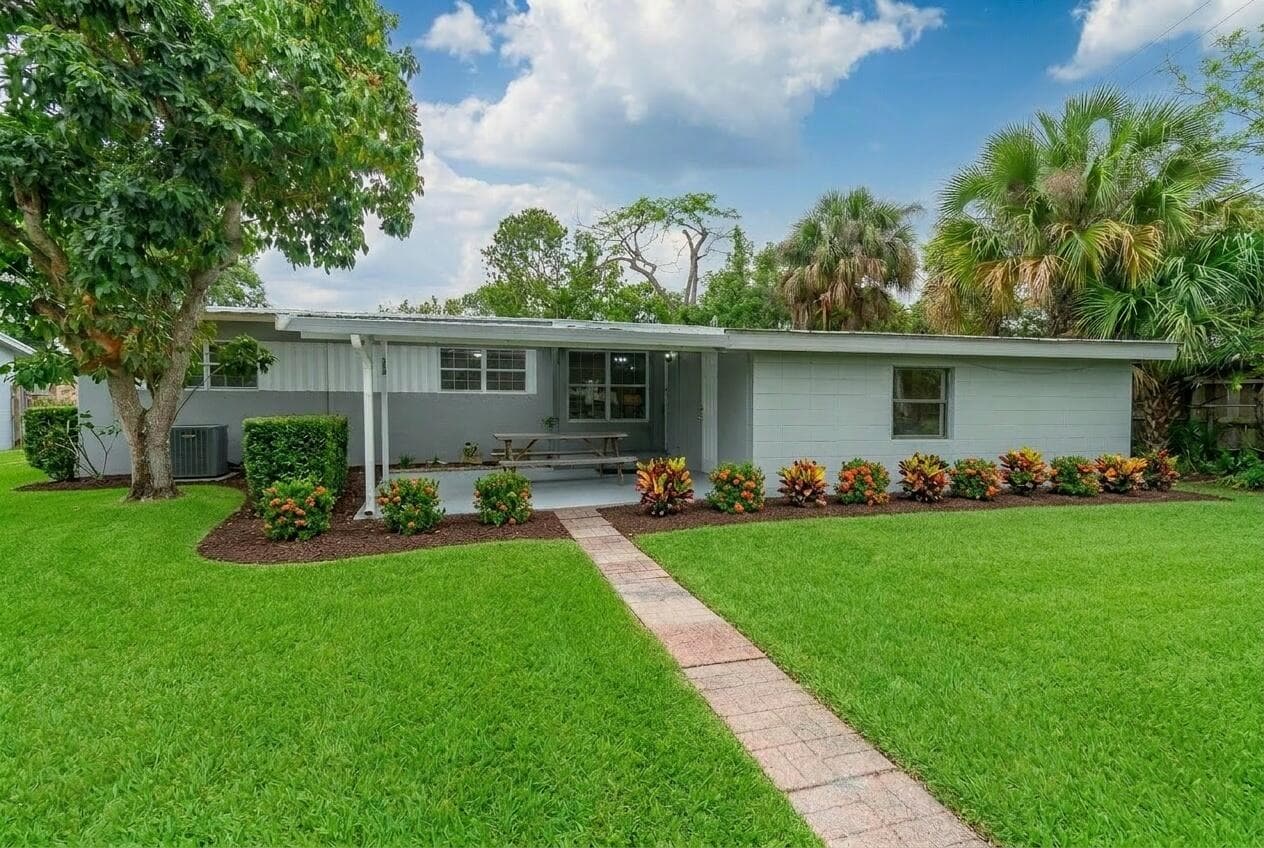 904 SE 16th Street, Stuart, FL 34994 — photo 2 of 29