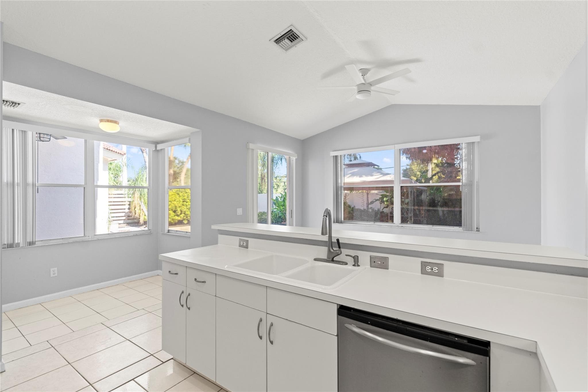3222 NW 22nd Avenue, Oakland Park, FL 33309 — photo 13 of 72