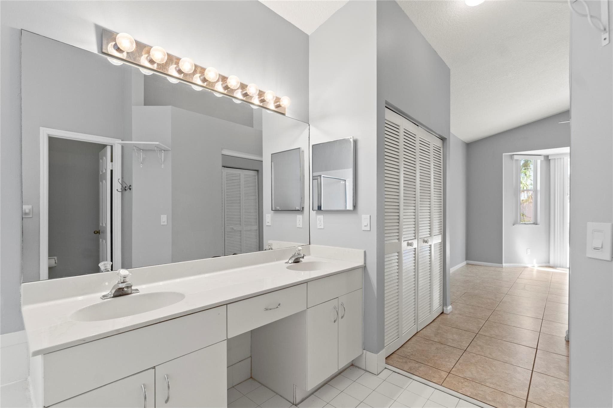 3222 NW 22nd Avenue, Oakland Park, FL 33309 — photo 18 of 72
