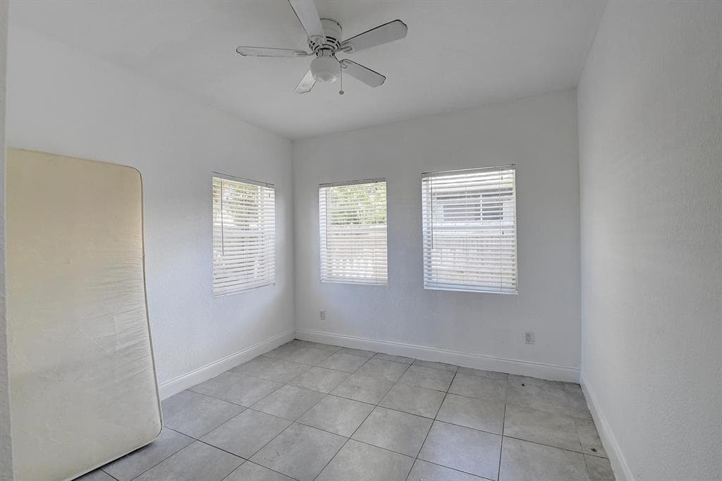707 SW 9th Court, Delray Beach, FL 33444 — photo 5 of 7