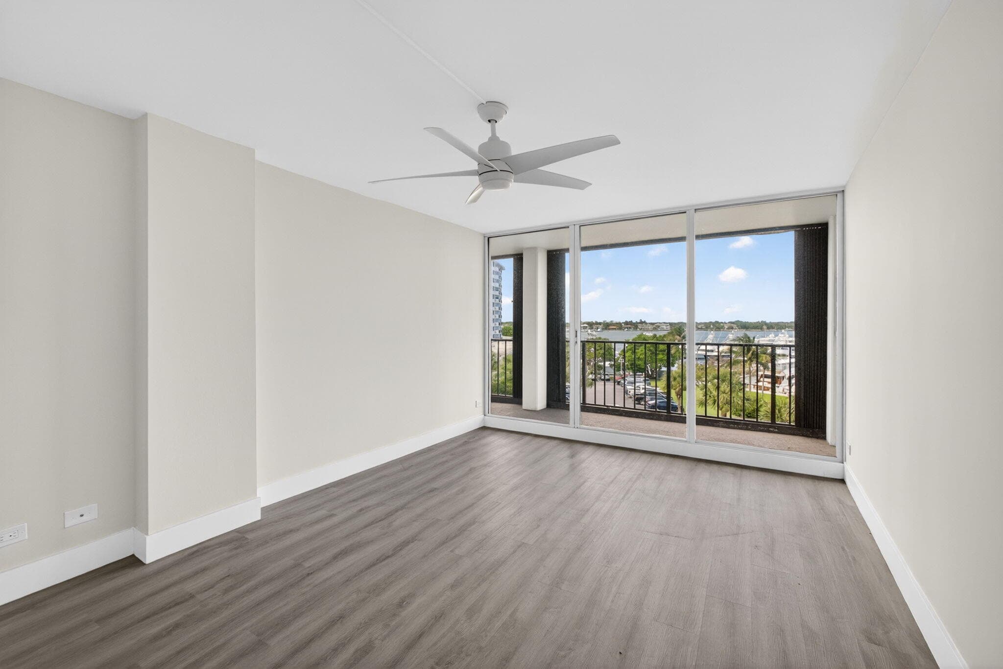 136 Lakeshore Drive 511, North Palm Beach, FL 33408 — photo 2 of 14