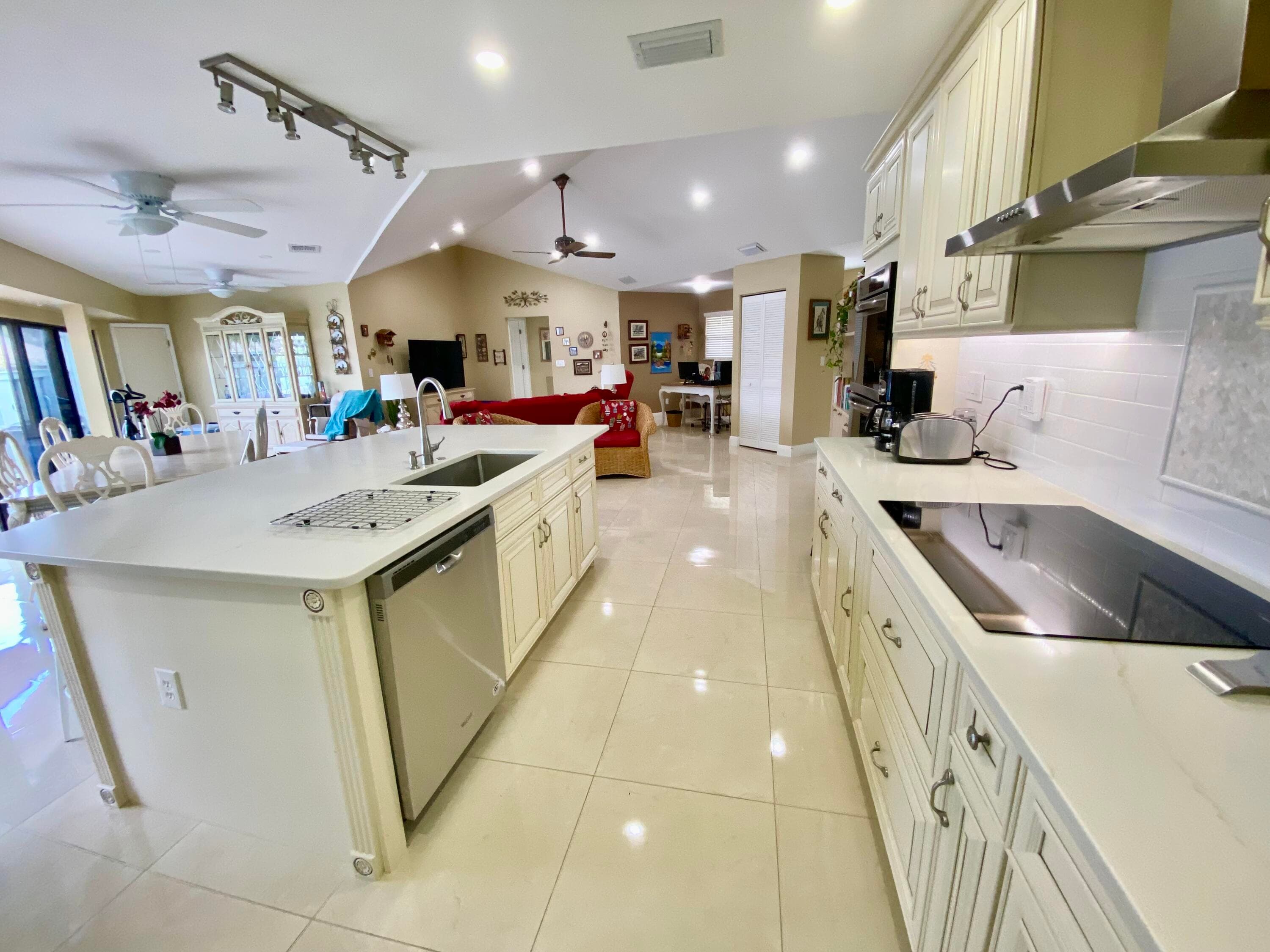 1127 E Seminole Avenue 13d, Jupiter, FL 33477 — photo 4 of 20
