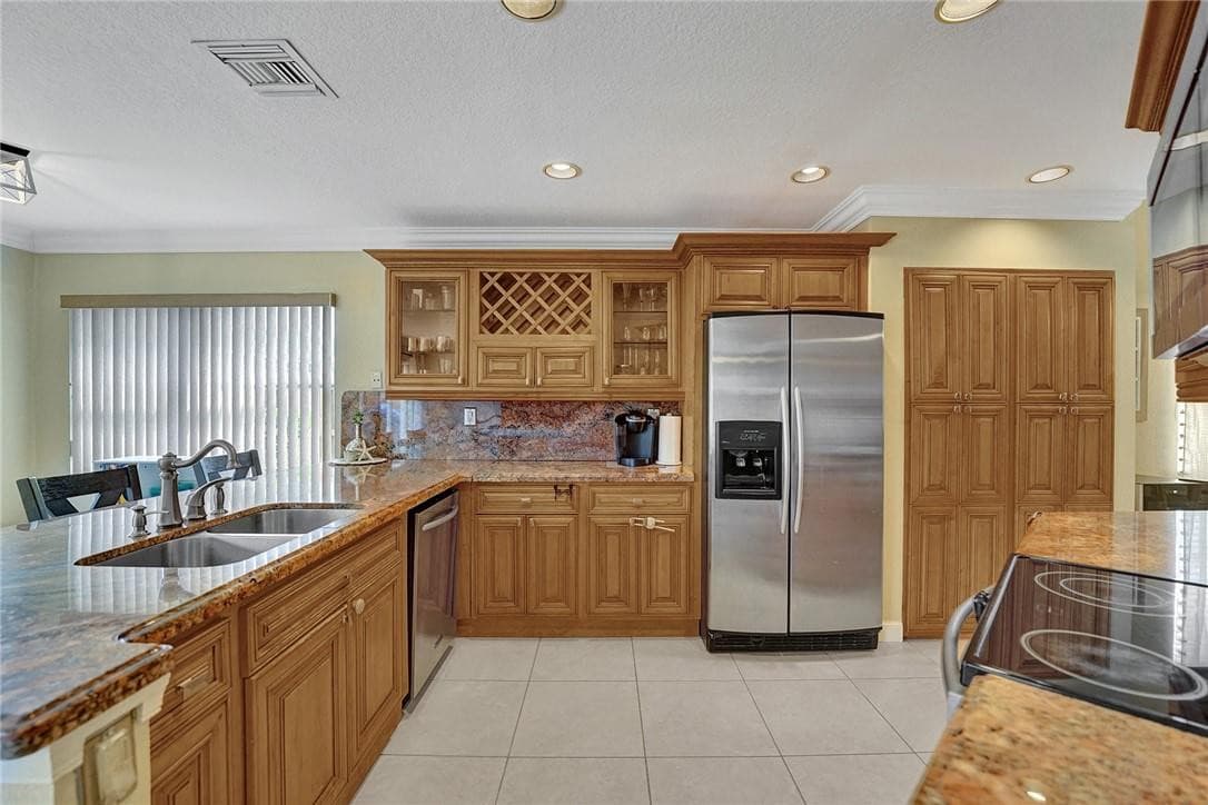 16763 NW 13th Street, Pembroke Pines, FL 33028 — photo 8 of 36