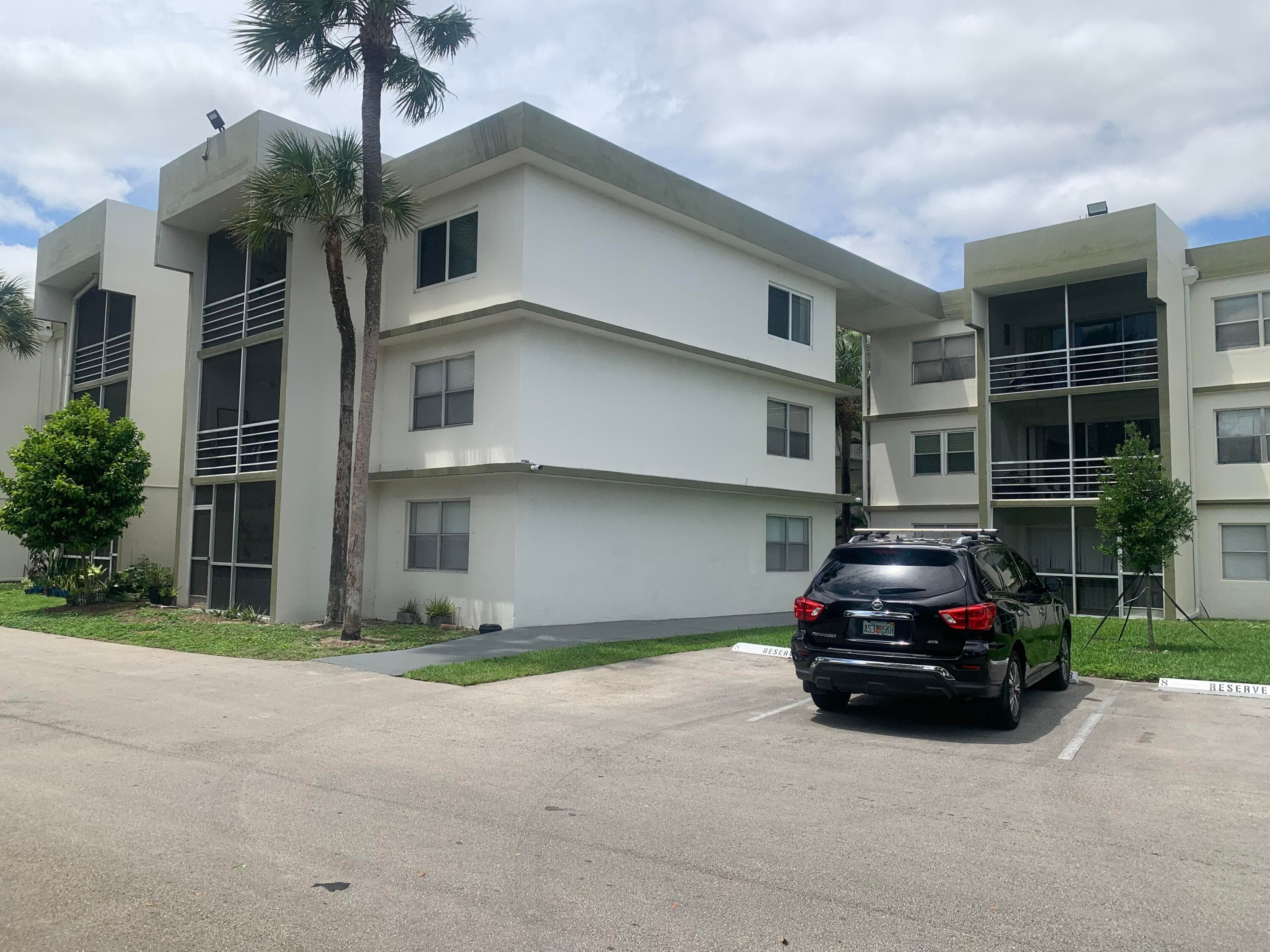 4255 N University Drive 106, Sunrise, FL 33351 — photo 1 of 21