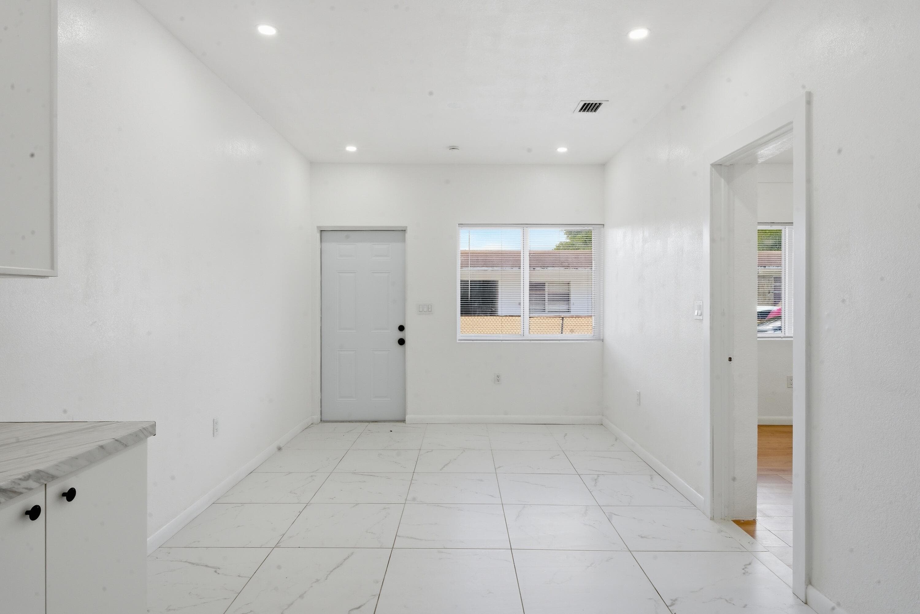 340 SW 11th Avenue 2a, Hallandale Beach, FL 33009 — photo 4 of 10
