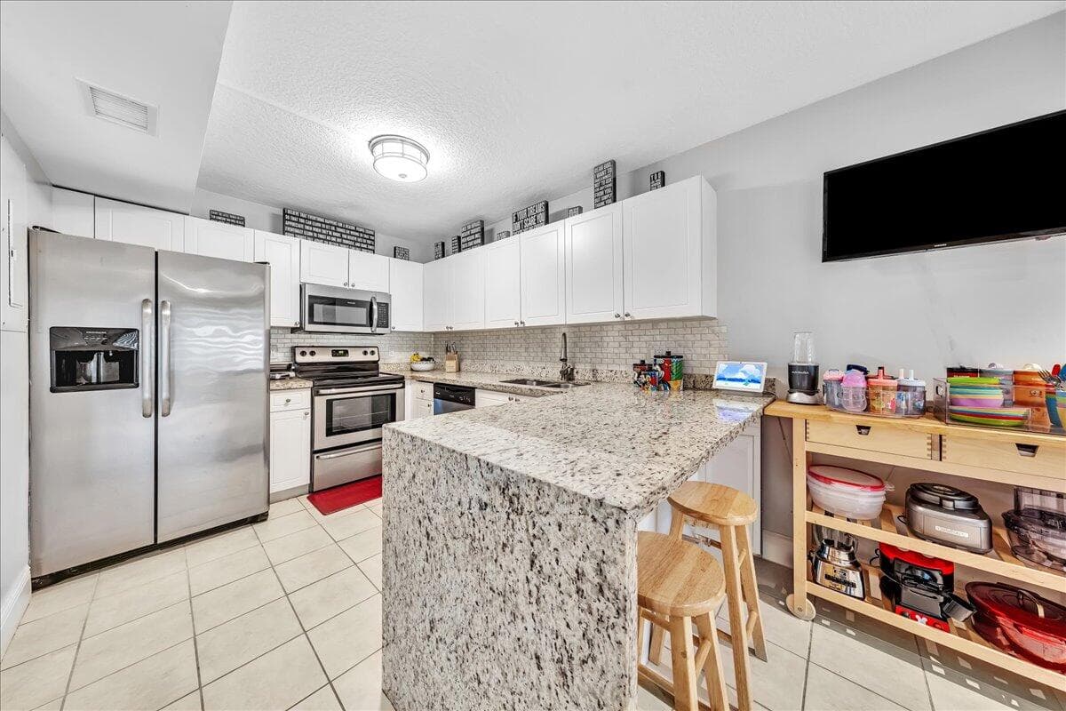 8715 Cleary Boulevard, Plantation, FL 33324 — photo 2 of 32