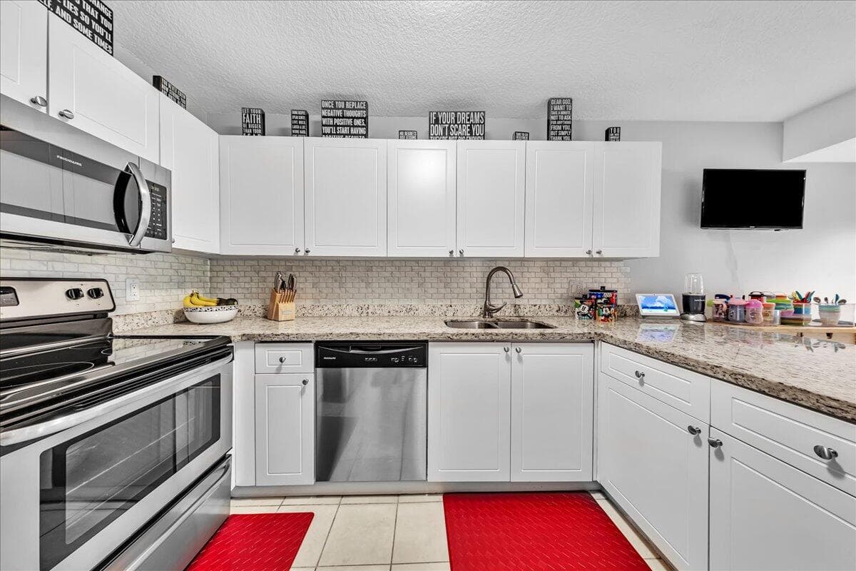 8715 Cleary Boulevard, Plantation, FL 33324 — photo 4 of 32