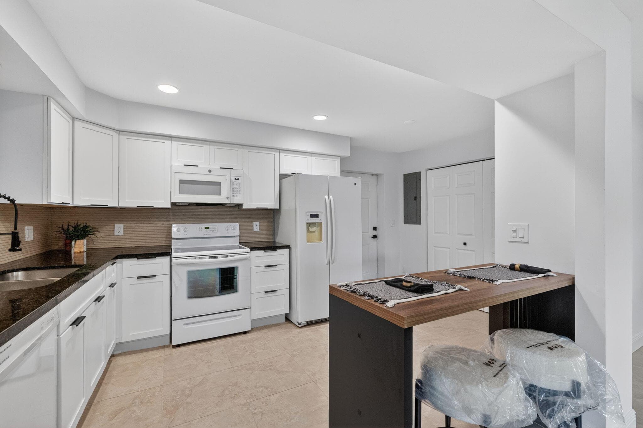 1391 SW 33rd Terrace, Fort Lauderdale, FL 33312 — photo 8 of 40
