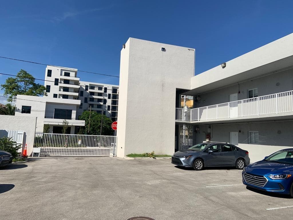 750 SW 2nd Street 4, Miami, FL 33130 — photo 2 of 8