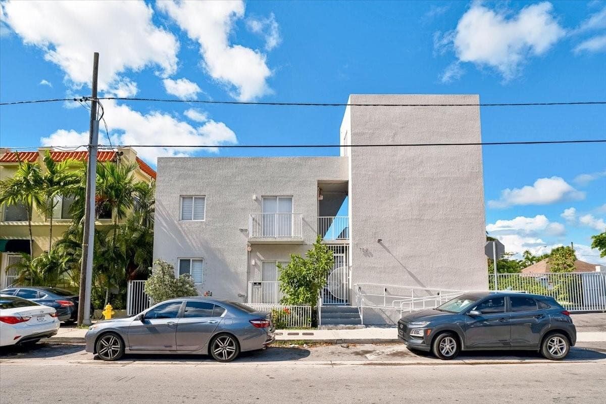 750 SW 2nd Street 4, Miami, FL 33130 — photo 3 of 8