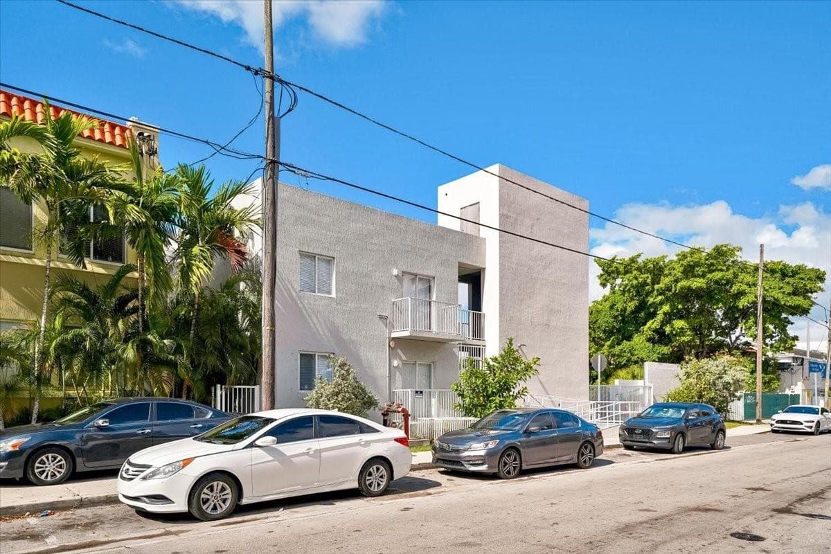 750 SW 2nd Street 4, Miami, FL 33130 — photo 4 of 8