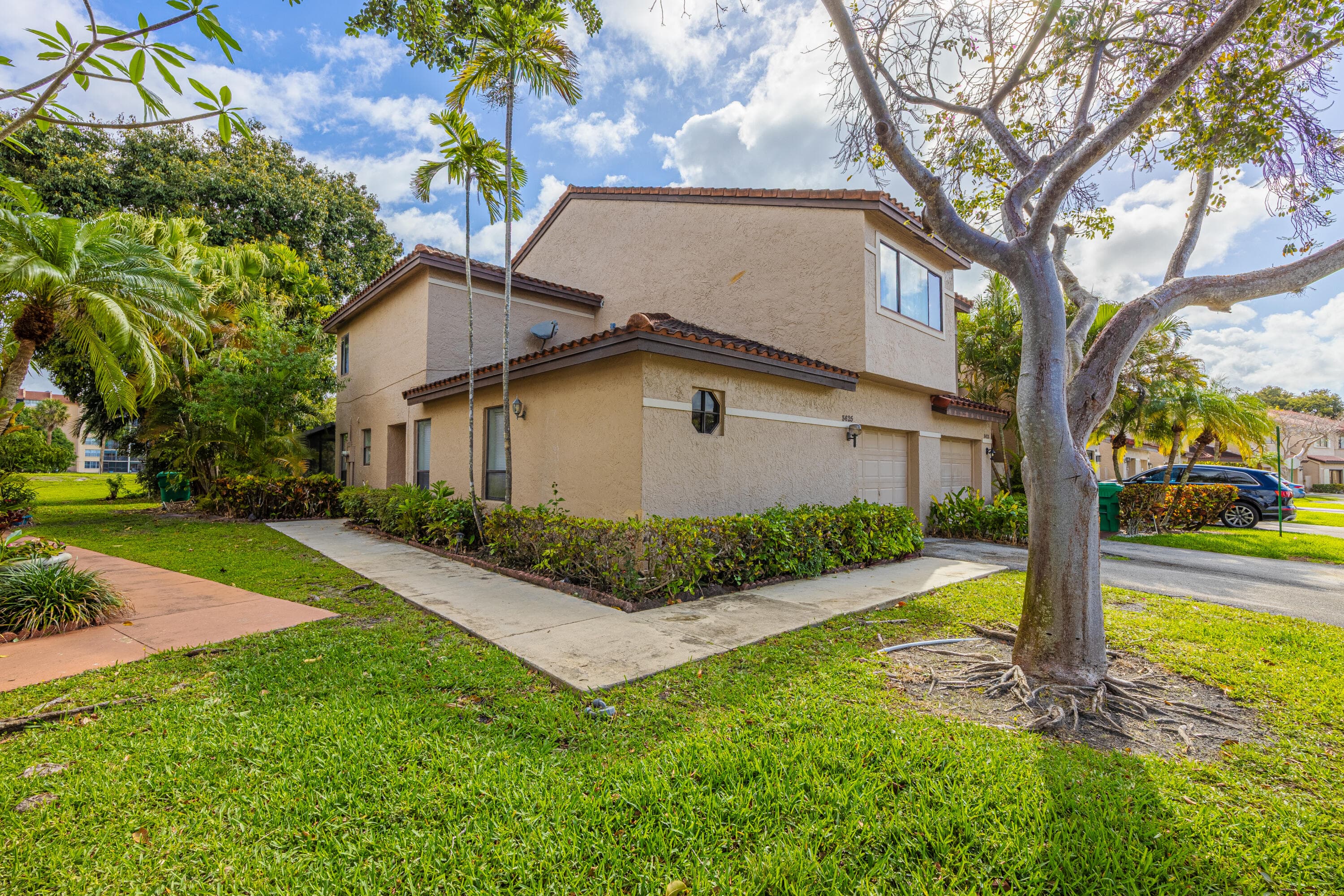 3625 Inverrary Boulevard W, Lauderhill, FL 33319 — photo 2 of 35