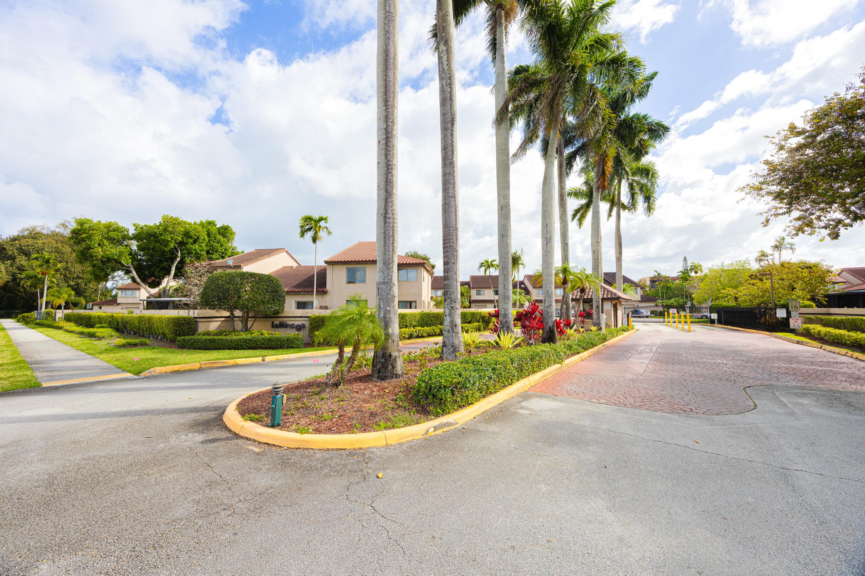 3625 Inverrary Boulevard W, Lauderhill, FL 33319 — photo 5 of 35