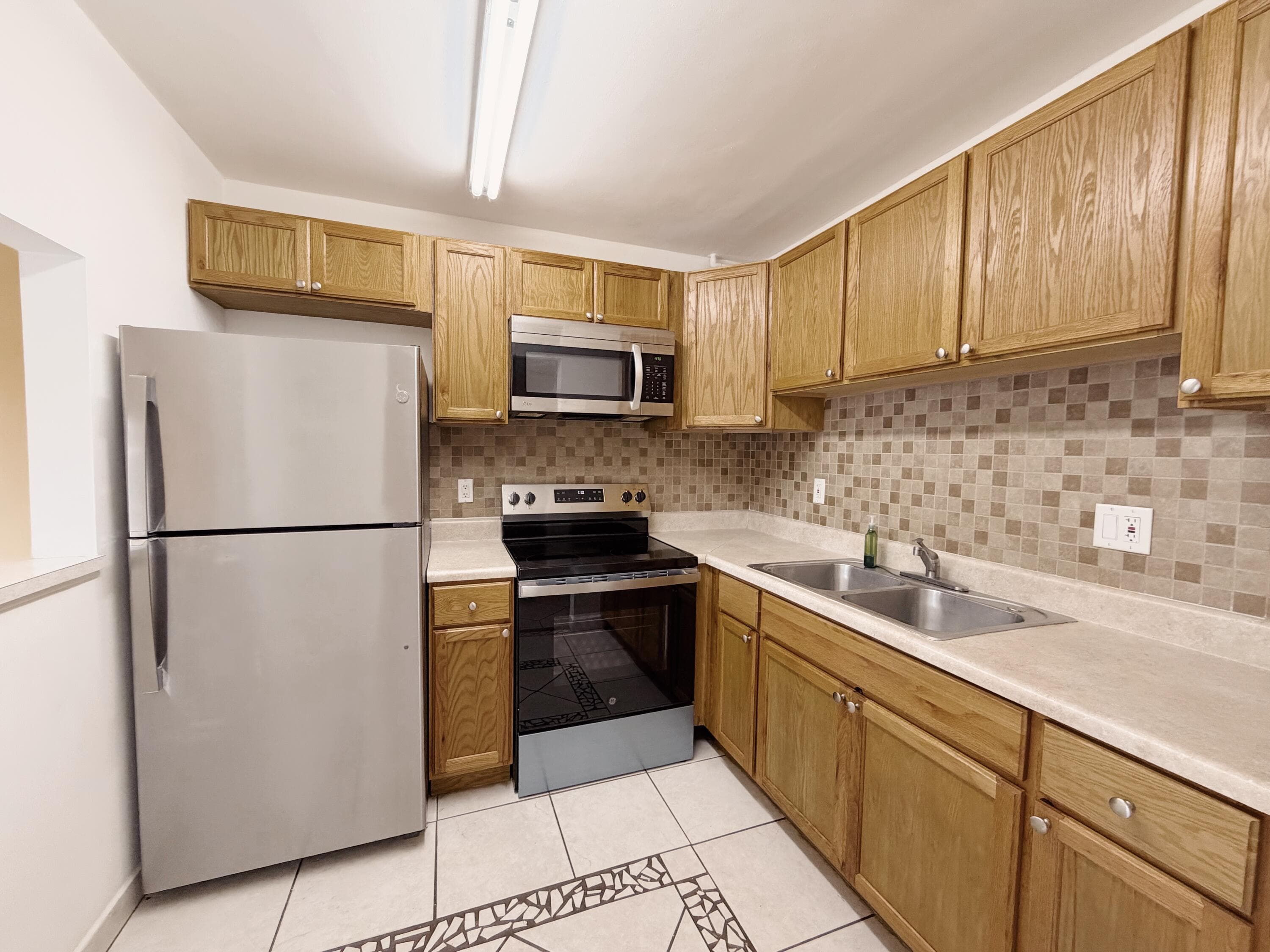 600 Village Green Court 203, Palm Springs, FL 33461 — photo 11 of 33