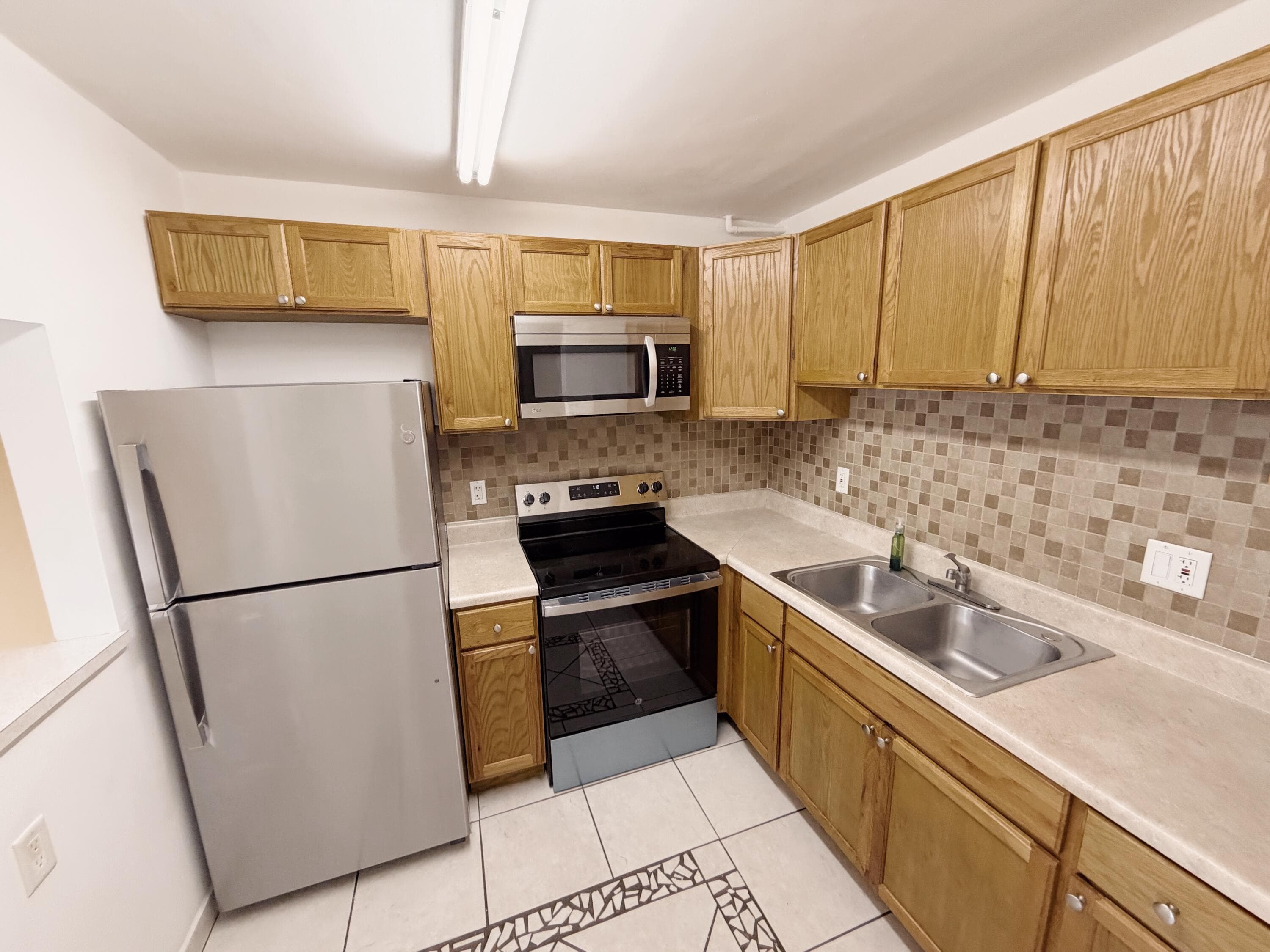 600 Village Green Court 203, Palm Springs, FL 33461 — photo 13 of 33