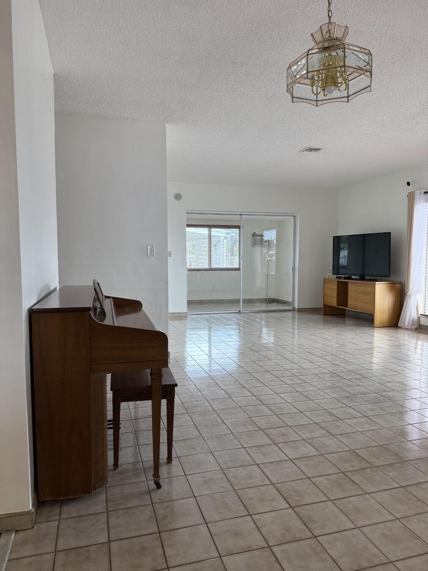 957 W 67th Street, Hialeah, FL 33012 — photo 3 of 15