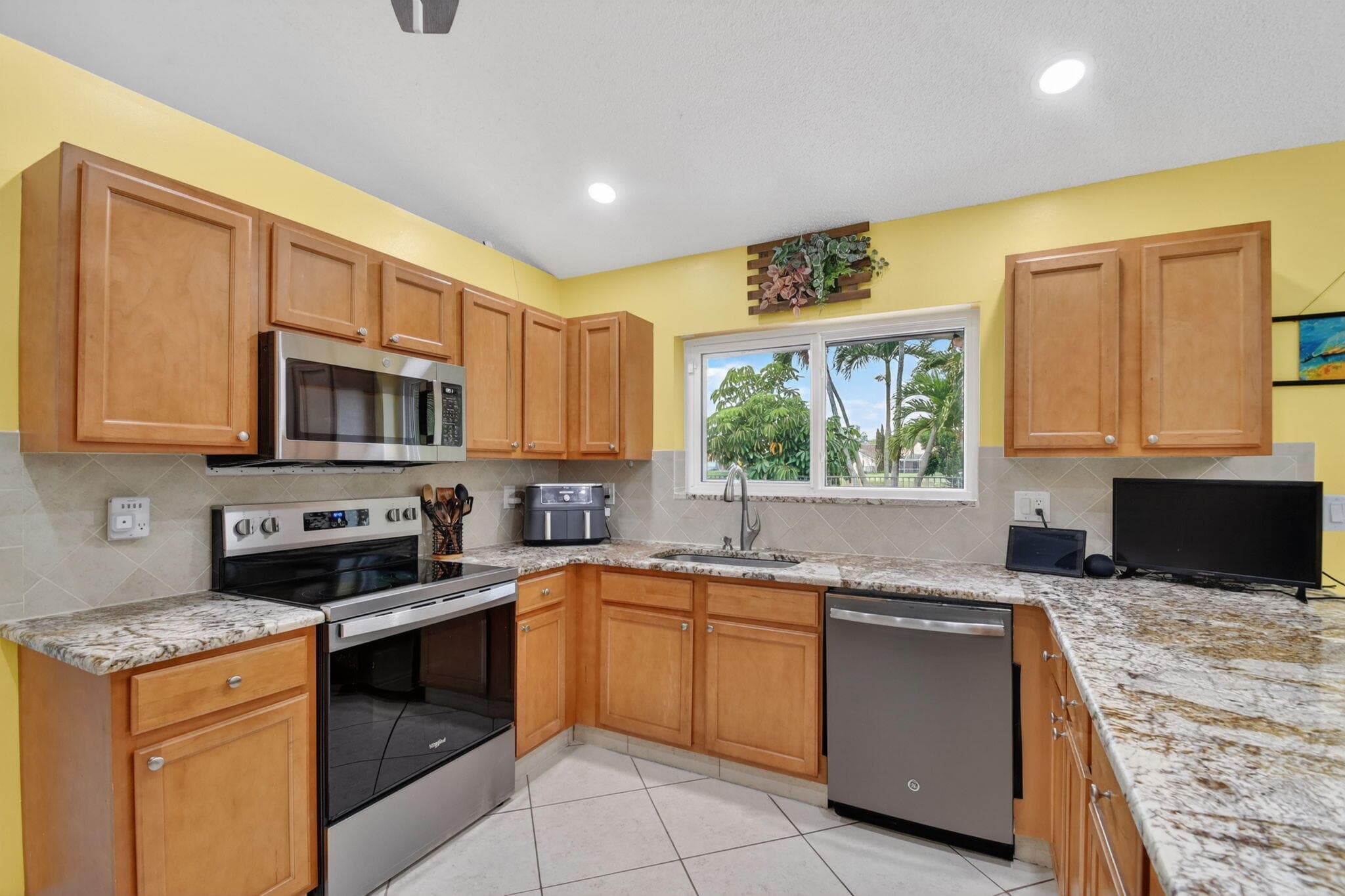 9501 Majestic Way, Boynton Beach, FL 33437 — photo 15 of 72