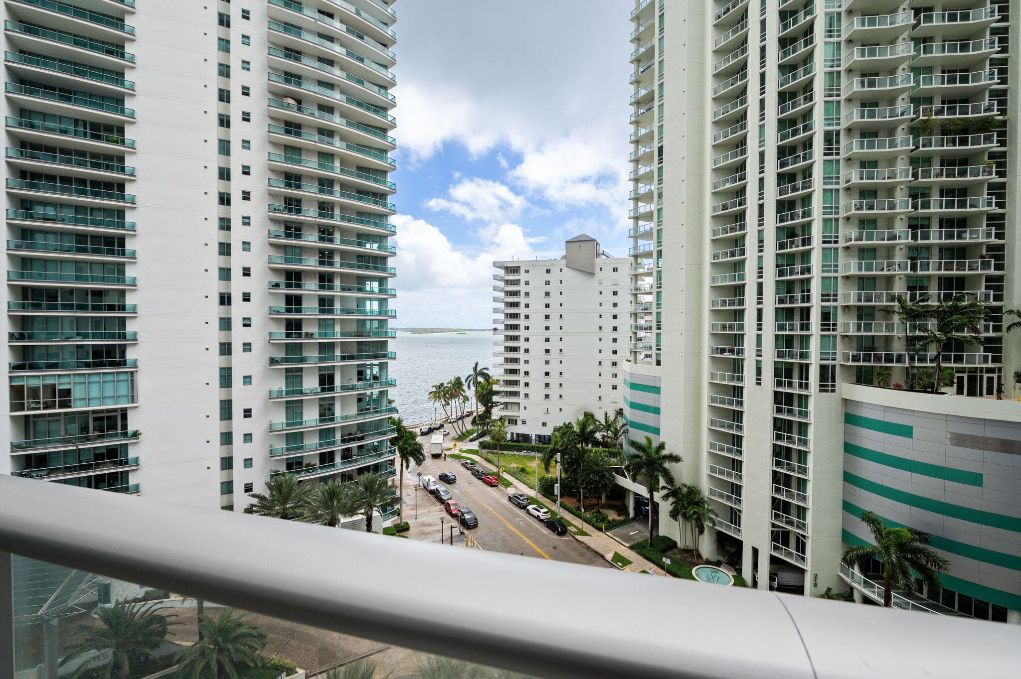 1300 Brickell Bay Drive 1005, Miami, FL 33131 — photo 14 of 45