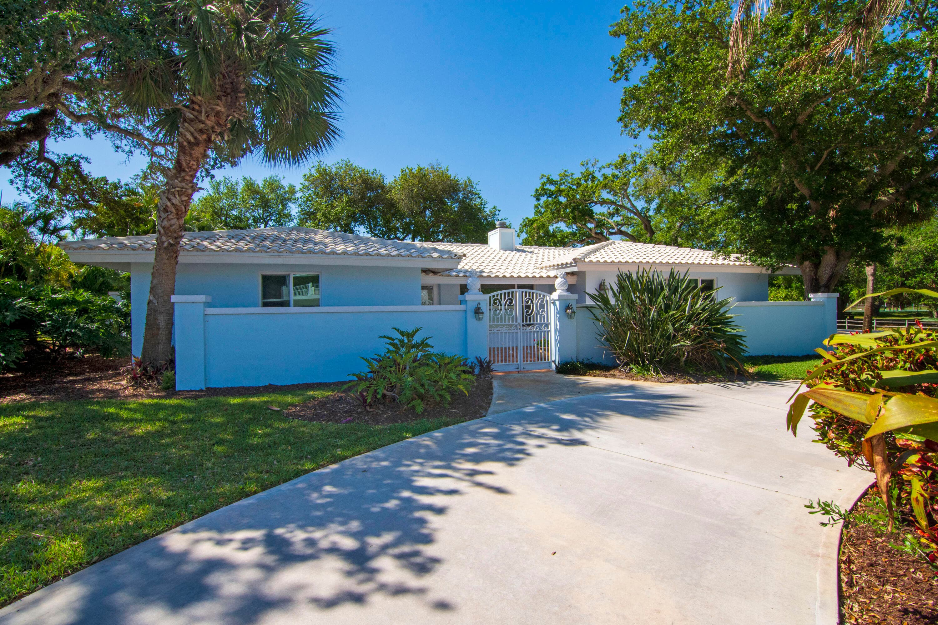 500 Gardenia Lane, Vero Beach, FL 32963 — photo 3 of 36