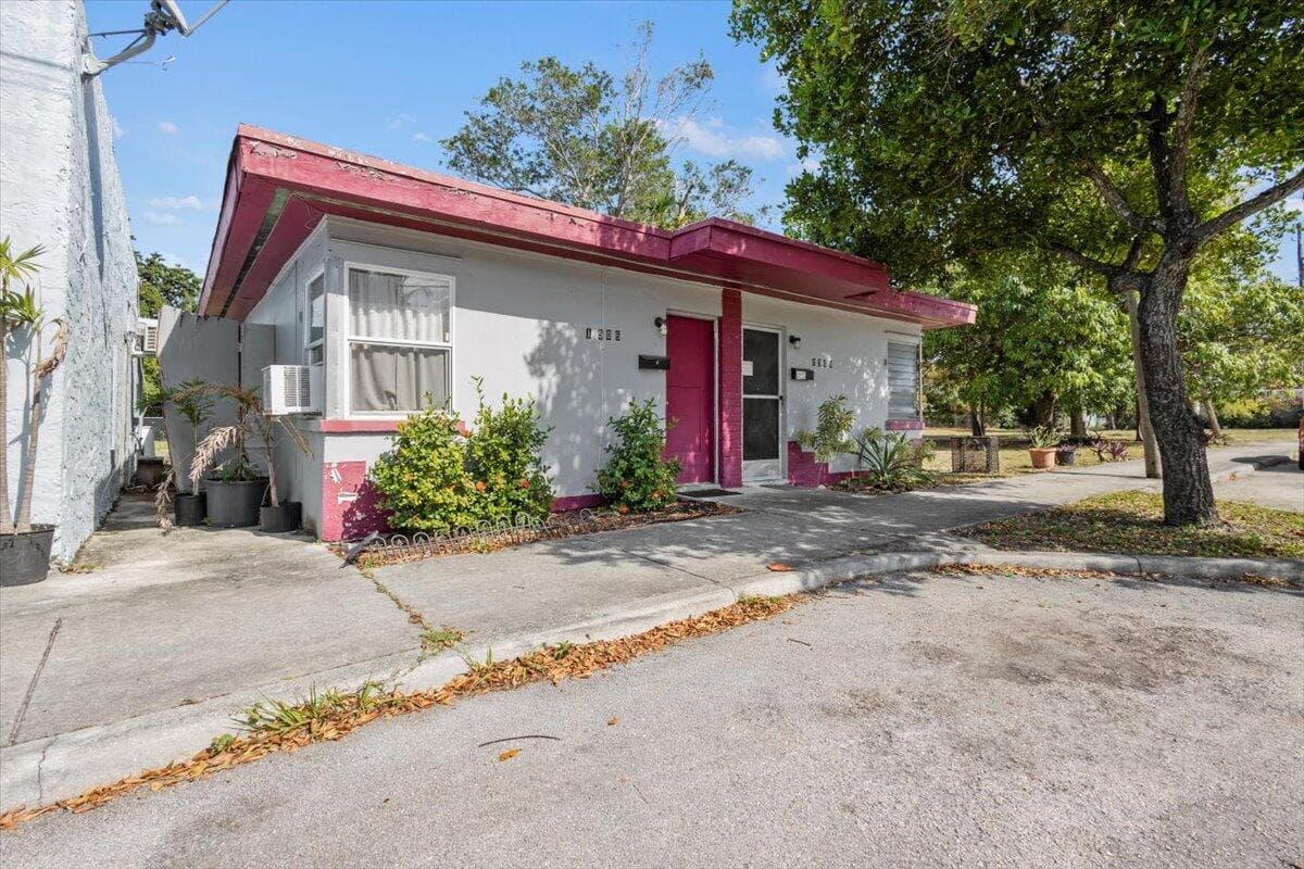 1504 N Sapodilla Avenue N, West Palm Beach, FL 33401 — photo 3 of 25