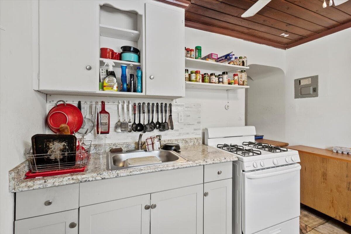 1504 N Sapodilla Avenue N, West Palm Beach, FL 33401 — photo 17 of 25