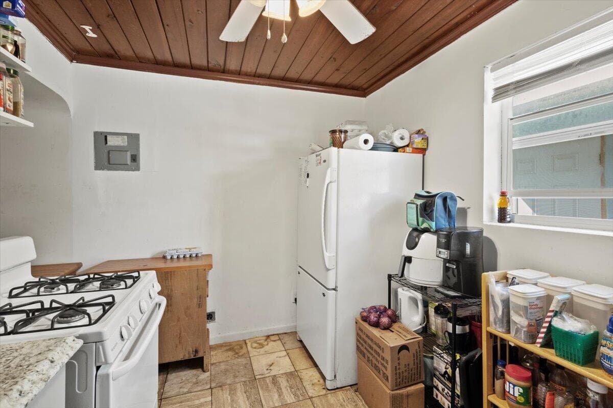 1504 N Sapodilla Avenue N, West Palm Beach, FL 33401 — photo 18 of 25