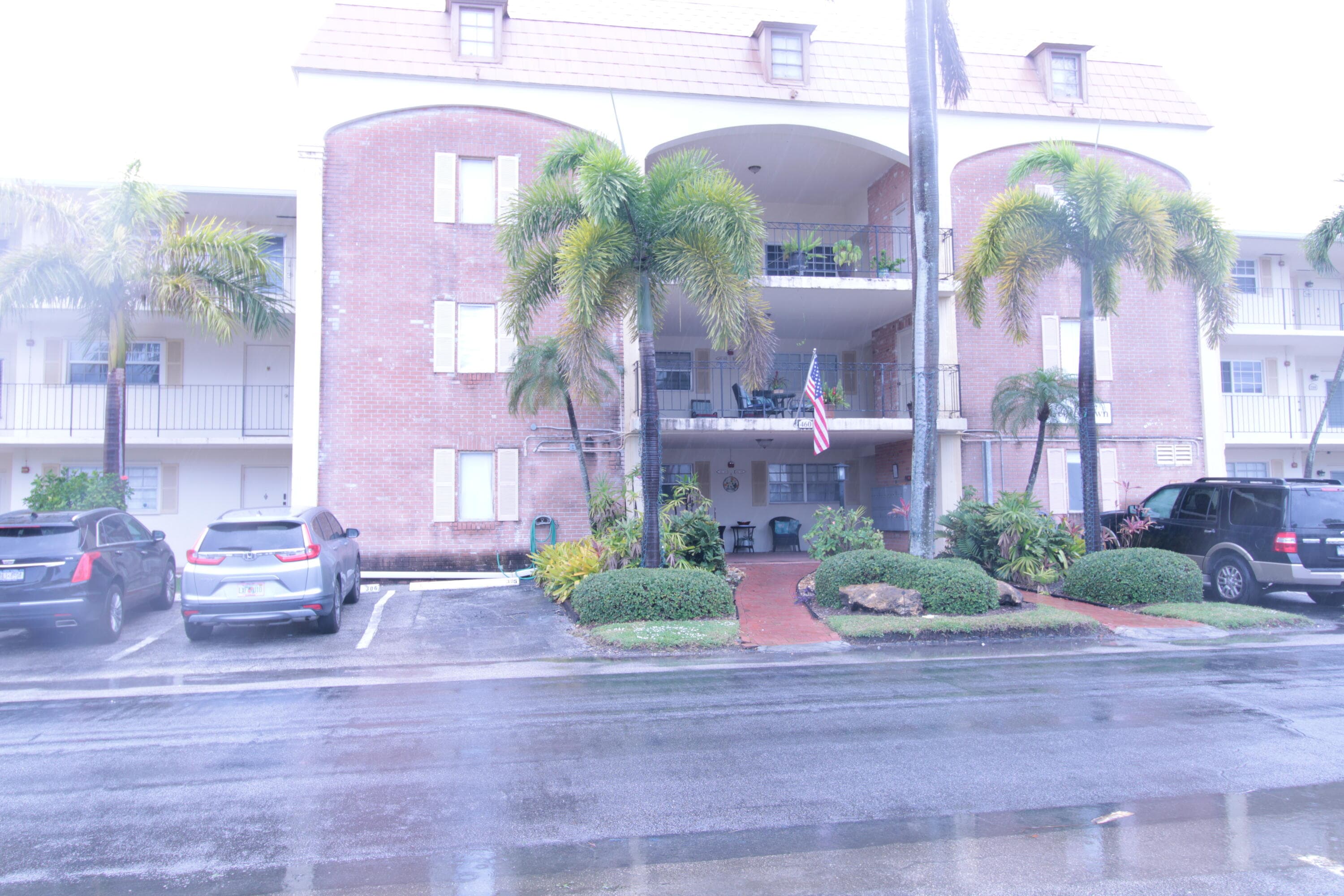 460 Paradise Isle Boulevard 203, Hallandale Beach, FL 33009 — photo 2 of 18