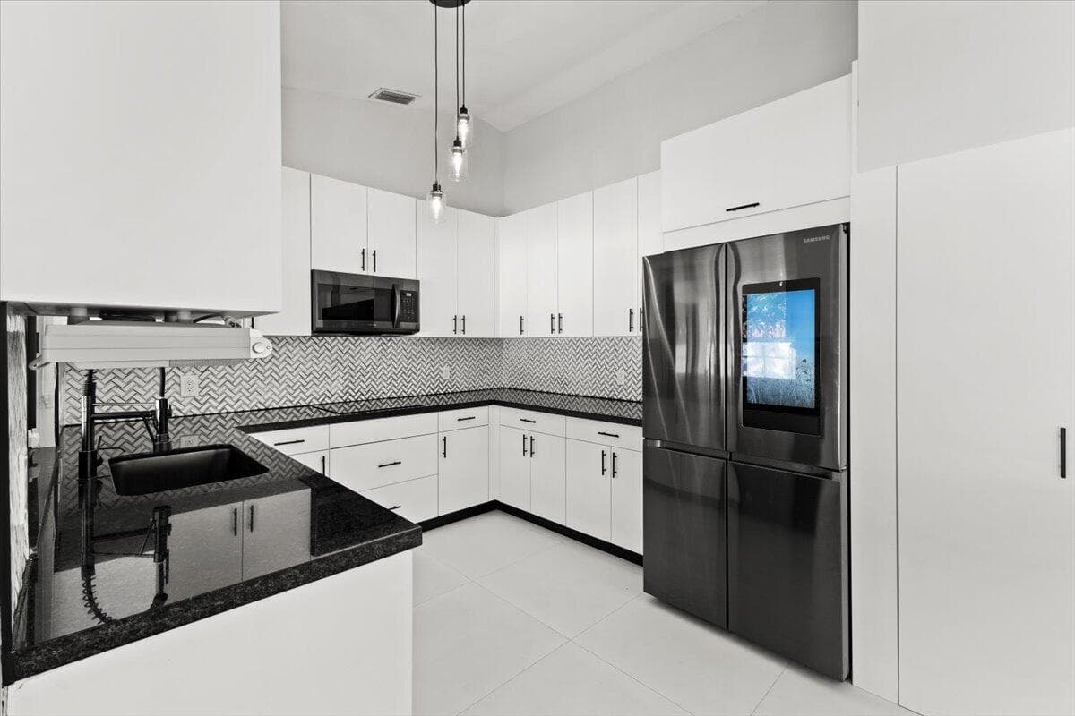 20221 NW 8th Street, Pembroke Pines, FL 33029 — photo 3 of 41