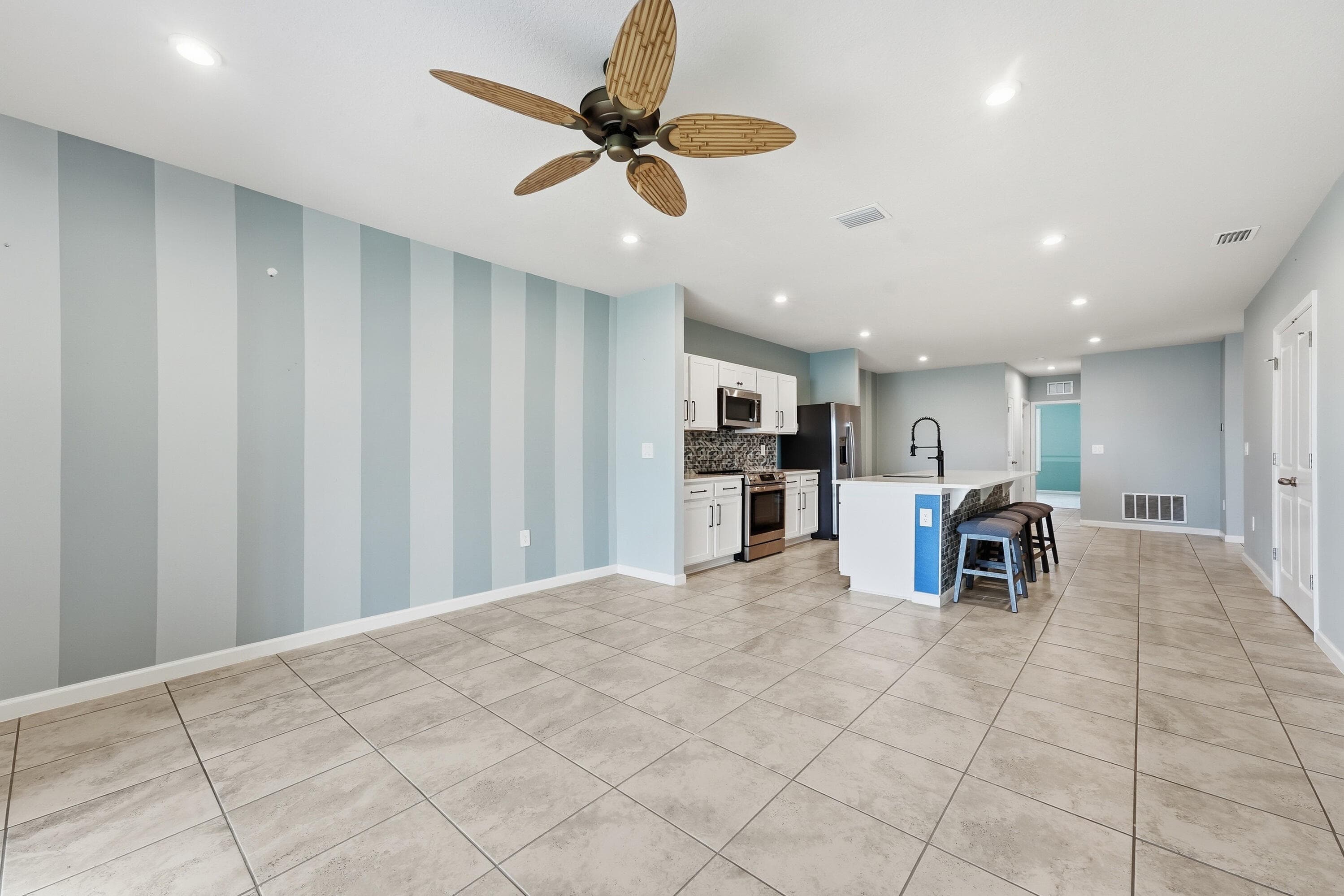 812 Persimmon Place, Fort Pierce, FL 34981 — photo 7 of 43