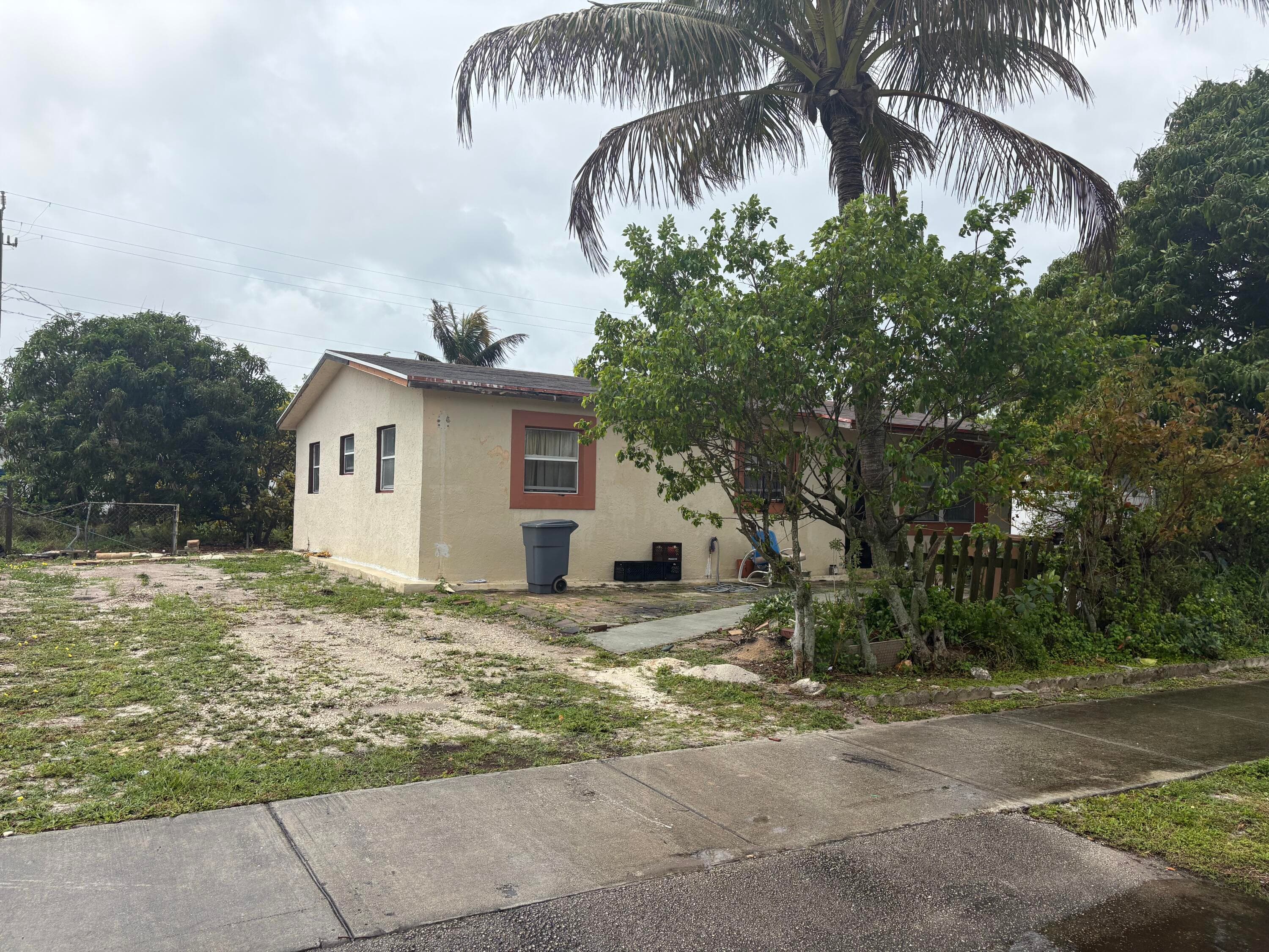 930 NE 52nd Court, Deerfield Beach, FL 33064 — photo 3 of 7