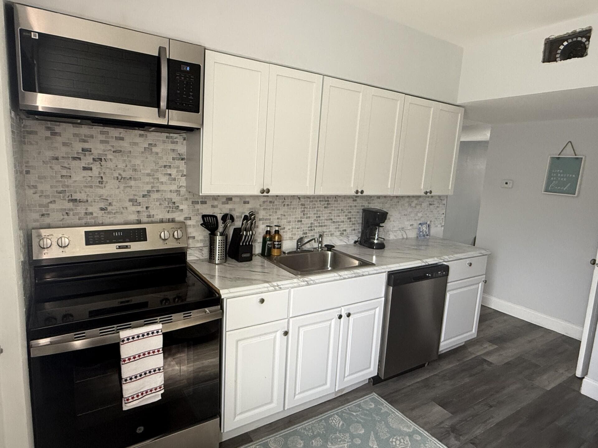131 E 27th Street 6, Riviera Beach, FL 33404 — photo 2 of 14