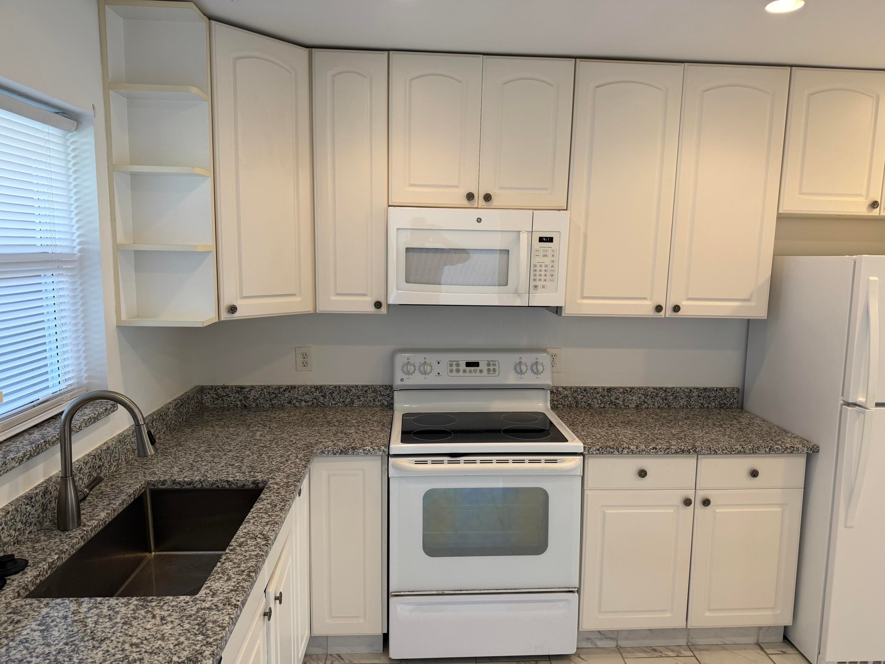 5780 W Fernley Dr Drive 103, West Palm Beach, FL 33415 — photo 5 of 15