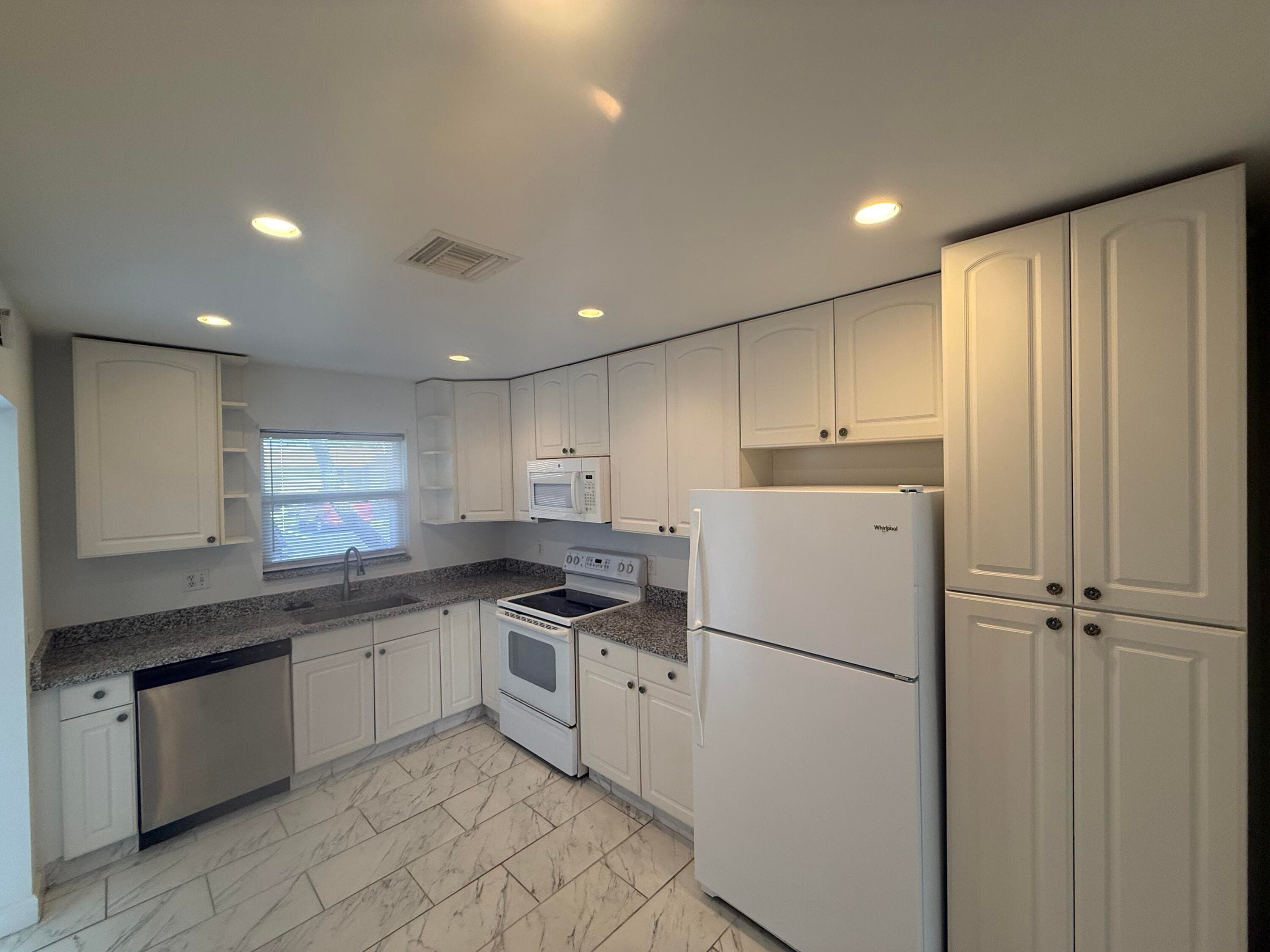 5780 W Fernley Dr Drive 103, West Palm Beach, FL 33415 — photo 4 of 15