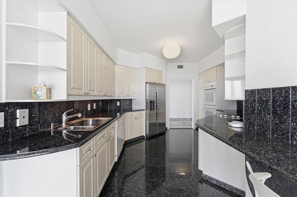 3100 N Ocean Boulevard 2208, Fort Lauderdale, FL 33308 — photo 19 of 33