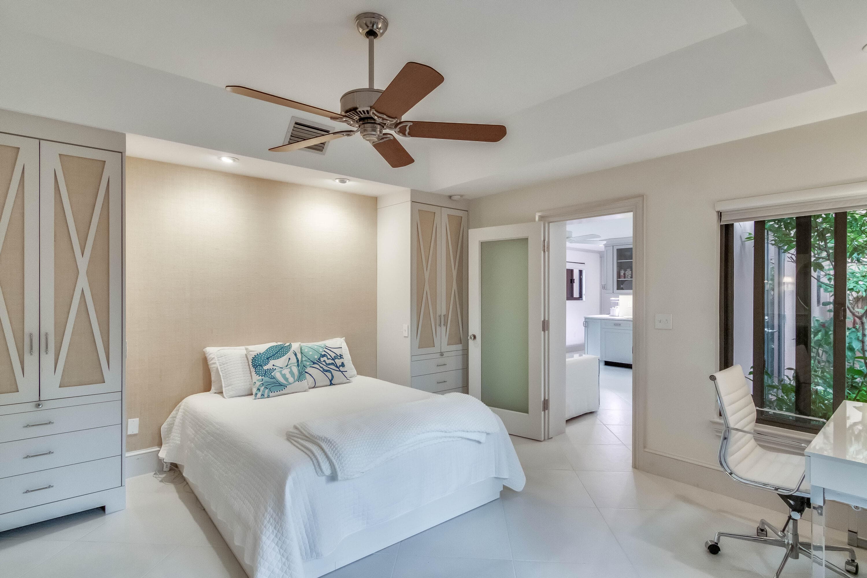 226 Chilean Avenue 4, Palm Beach, FL 33480 — photo 9 of 19