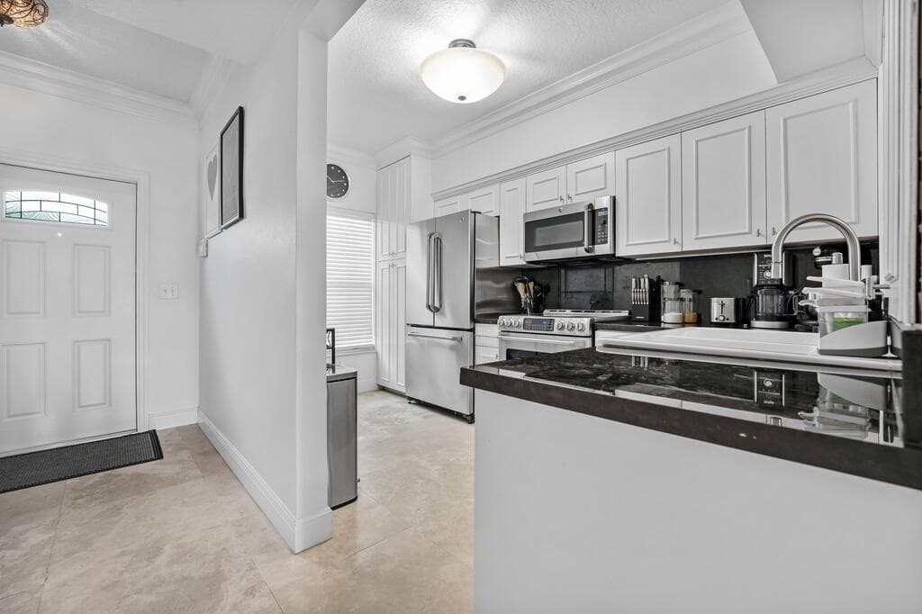 7928 Sanibel Drive, Tamarac, FL 33321 — photo 4 of 46