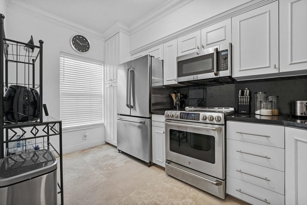 7928 Sanibel Drive, Tamarac, FL 33321 — photo 5 of 46