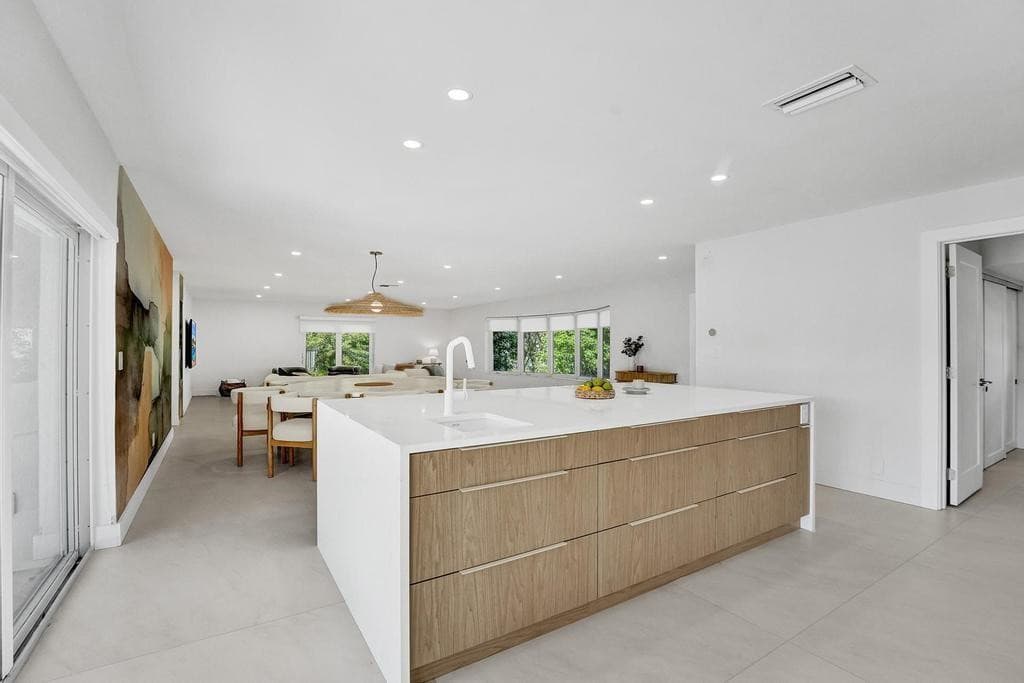 5581 NE 31st Avenue, Fort Lauderdale, FL 33308 — photo 13 of 56