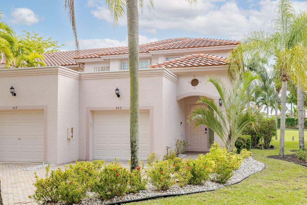8050 Aberdeen Drive 202, Boynton Beach, FL 33472 — photo 5 of 99
