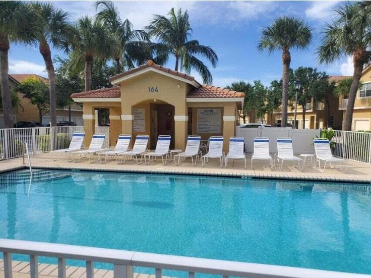 158 Village Boulevard D, Tequesta, FL 33469 — photo