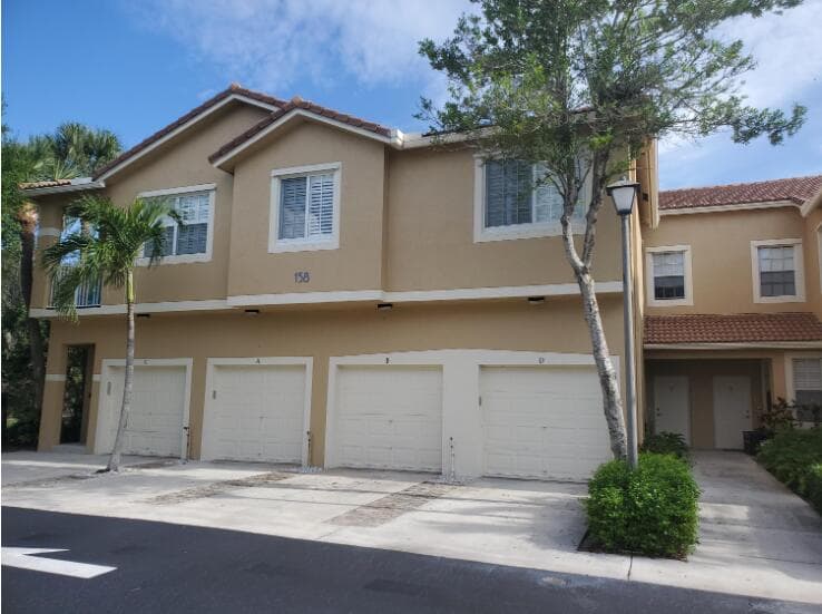 158 Village Boulevard D, Tequesta, FL 33469 — photo 2 of 4