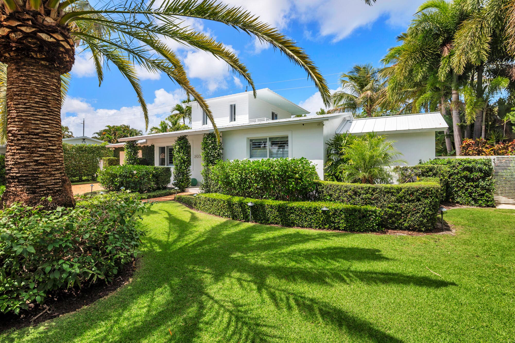 203 Arlington Road, West Palm Beach, FL 33405 — photo 3 of 46